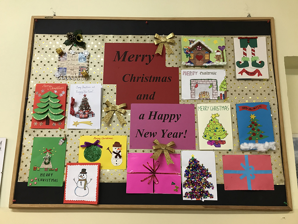Gazetka z okazji Świąt Bożego Narodzenia prezentująca prace uczniów. Christmas Cards.