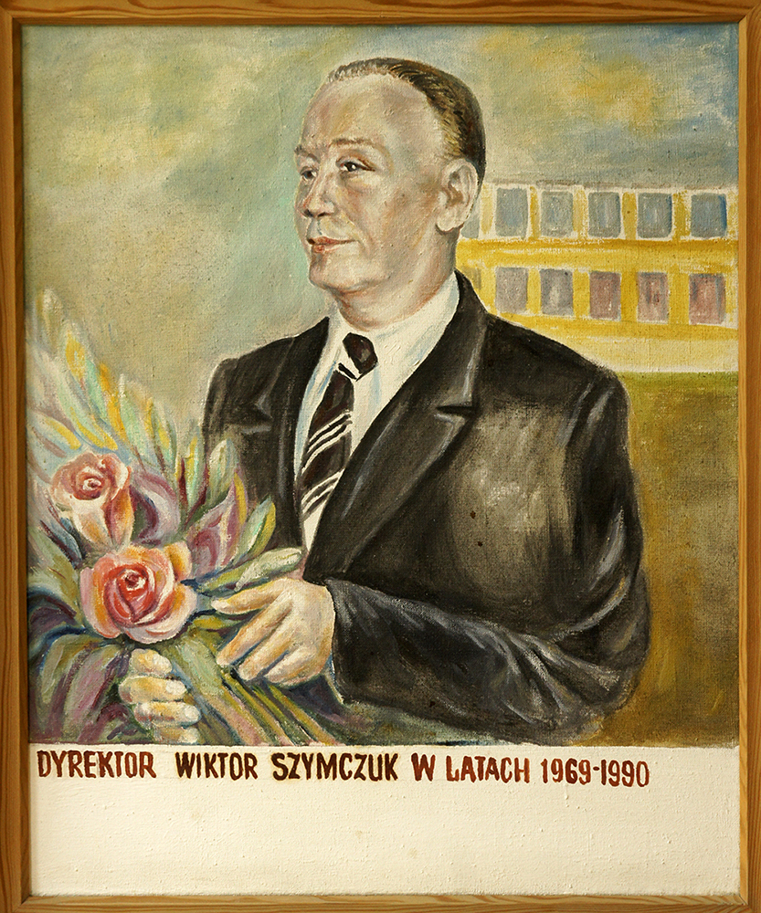 Obraz dyrektora szkoły Wiktora Szymczuka.