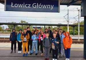 Uczestnicy wyprawy na dworcu Łowicz Główny