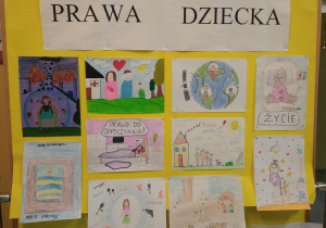 Prace uczniów naszej szkoły - wystawa na korytarzu szkolnym.