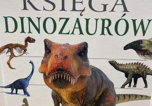 Okładka „Wielka Księga Dinozaurów”