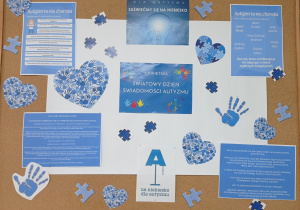Zdjęcie przedstawia jedną z tablic z informacjami dotyczącymi autyzmu