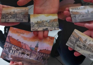 Upominki z Sieradza ręcznie malowane magnesy i pocztówki