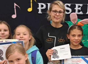 Potrójne zwycięstwo w konkursie piosenki angielskiej w Szkole Podstawowej w Bukowcu!