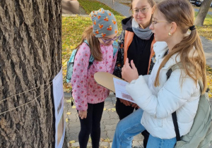 Jedna z drużyn na trasie gry terenowej