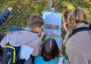 Przed Zamkiem w Pabianicach w towarzystwie Jana Długosza