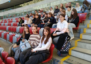 Uczniowie zwiedzają Stadion Narodowy