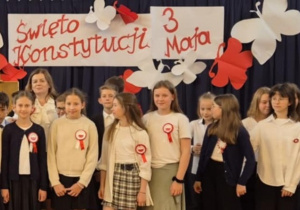 Zdjęcie grupowe występujących uczniów