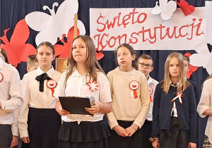 Wystąpienie uczniów na zakończenie apelu