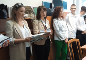 Odbiór materiałów egzaminacyjnych przez przewodniczących zespołów nadzorujących w obecności przedstawicieli zdających
