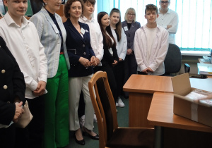 Przewodniczący zespołów nadzorujących z przedstawicielami zdających uczniów przed pobraniem arkuszy egzaminacyjnych