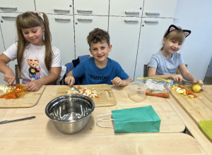 Sałatkowe warsztaty w klasie 1a