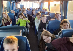 Uczniowie w drodze do Wrocławia