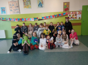 Bajkowe postacie i dyniowe uśmiechy w 3b