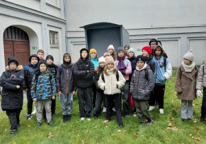 Na dziedzińcu carskiego więzienia dziś Muzeum Tradycji Niepodległościowych przy kibitce