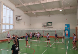 Reprezentantki Rzgowa podczas przyjęcia piłki.