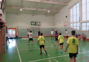 Reprezentanci Rzgowa podczas wykonywania zagrywki.