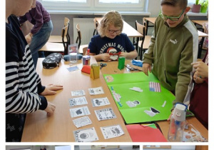 Klasa 5b tworząca lapbooki