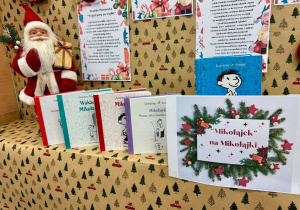 Wystawa książek z serii z okazji Mikołajek.