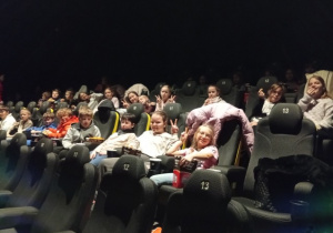 Uczniowie klasy 4a i 4b w kinie Helios w Pabianicach