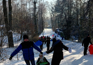 Podjazd pod górkę z pomocą opiekuna