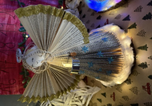 Ozdoba choinkowa wykonana w ramach konkursu bibliotecznego.