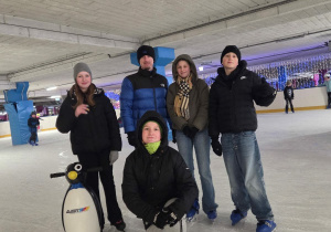 Grupa uczniów z opiekunem