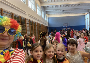 Integracja społeczności szkolnej podczas Balu Przebierańców