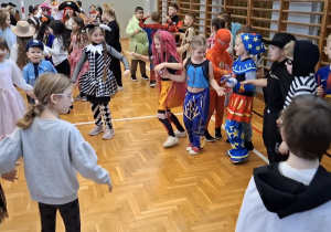 Wesołe zabawy przy muzyce