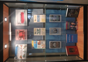 Wystawka publikacji poświęconych językowi polskiemu