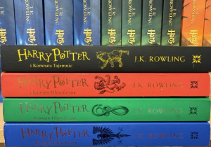 Seria książek o Harrym Potterze autorstwa J.K.Rowling.