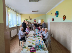 Szkolni wolontariusze z przedświąteczną wizytą u podopiecznych Sióstr Felicjanek