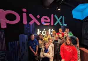 Uczniowie tuż przed zabawą w Pixel XL