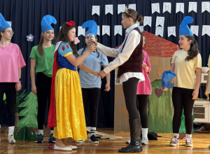 Magia teatru w naszej szkole – 'Snow White and the Seven Dwarfs'