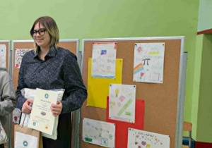 Na zdjęciu uczennica Szkoły Podstawowej im. Jana Długosza w Rzgowie- Alicja Pietraszczyk- laureatka konkursu MatChem