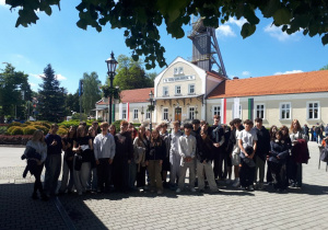 Uczestnicy wycieczki przed wejściem do Kopalni Soli w Wieliczce – Szybem Daniłowicza