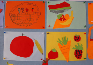 Owoce i warzywa z kolorowego papieru przedstawione na tablicy korkowej. Zdjęcie w zbliżeniu.