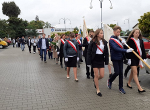 Uczniowie Szkoły Podstawowej im. Jana Długosza w Rzgowie upamiętnili 82. rocznicę wybuchu II wojny światowej