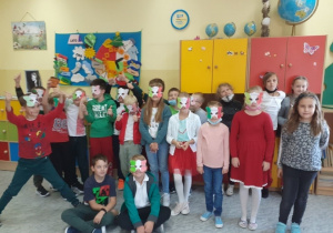 Uczniowie klasy 2B wykonali maski Włoch.
