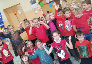 Zdjęcie grupowe klasy 1b w Dniu Serdeczności.