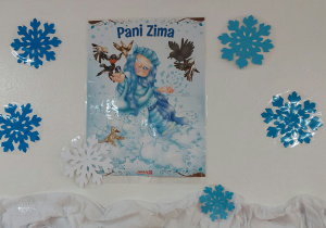 „Pani Zima”- dekoracja pracowni wykonana przez uczniów i nauczyciela.