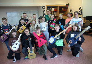 Klasa 5d i jej eko instrumenty strunowe