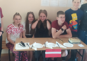 Klasa 7c prezentująca Łotwę.