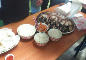 Koreańskie sushi w wykonaniu uczniów klasy 4c.