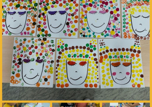 Portrety Pani Jesieni wykonane przy pomocy stempli i farb. Prace wykonane w grupie V pod opieką Pani Justyny Zach.