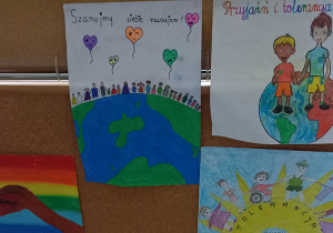 Prace ,,Tolerancja i życzliwość" wykonane przez uczniów na lekcji plastyki