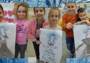 Dzieci z dumą pokazują wykonane suknie Królowej Śniegu.