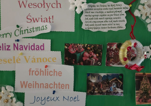 Dekoracje świąteczne z napisem "Wesołych Świąt" w różnych językach