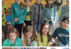 Uczniowie klasy 2c oraz 1 d dumnie prezentują się w kolorach zieleni