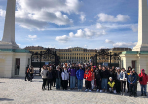 Nasza grupa przed pałacem Schönbrunn